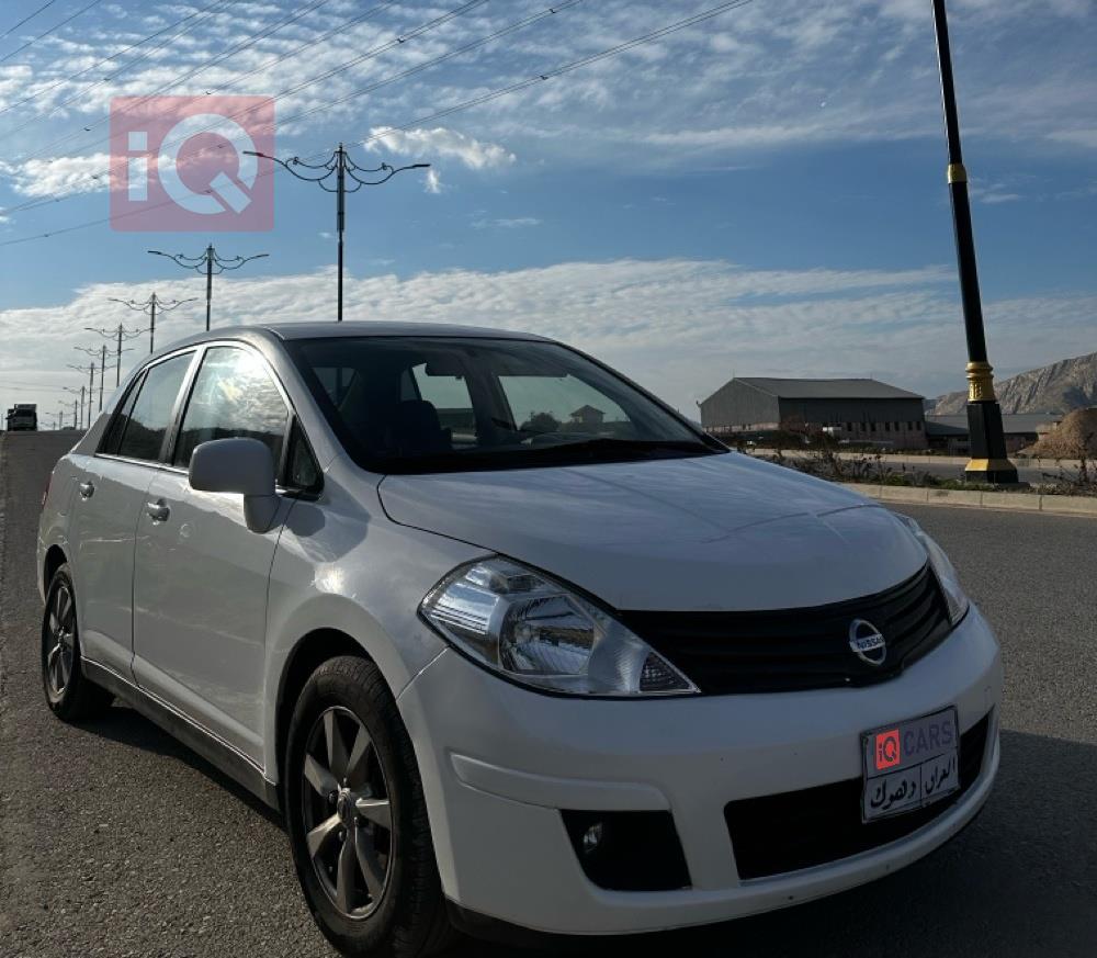 نيسان فيرسا